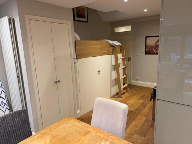 Spacious Flat With South Facing Garden Appartamento *